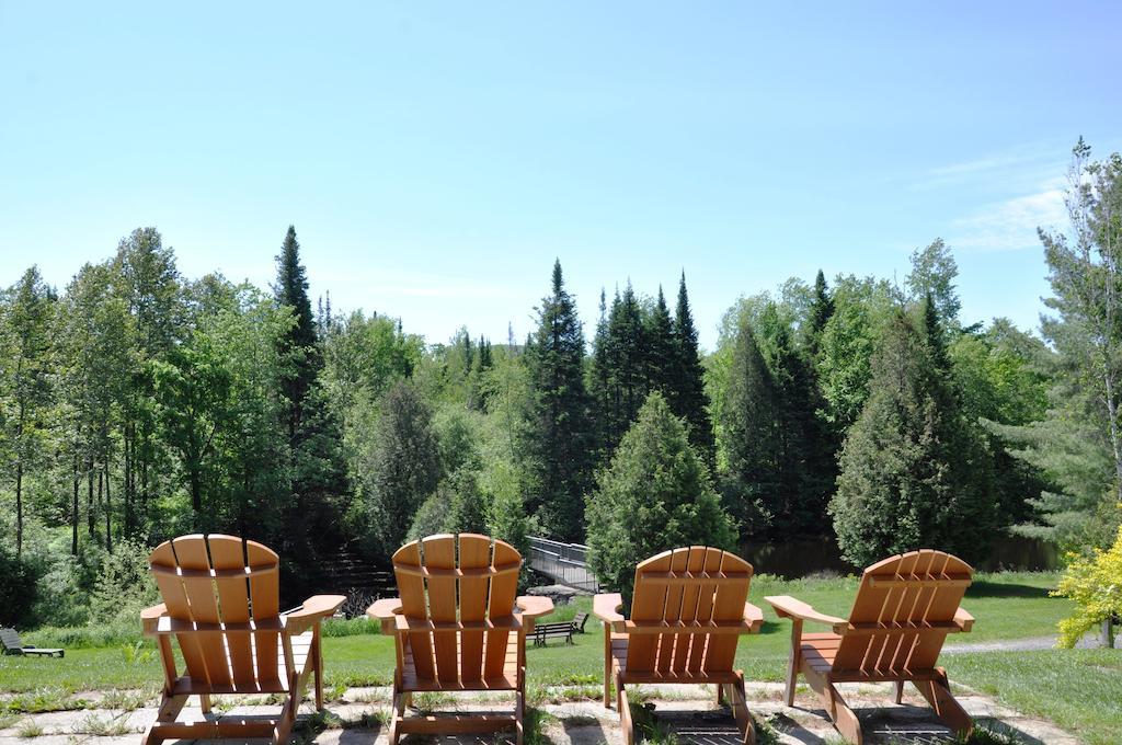 La Petite Auberge De Jouvence Magog Exterior foto